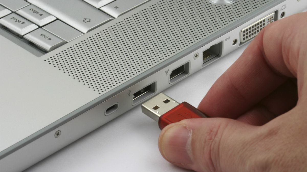 Laptop không nhận USB có phải do virus? Tình trạng này có làm mất dữ liệu trong USB không?