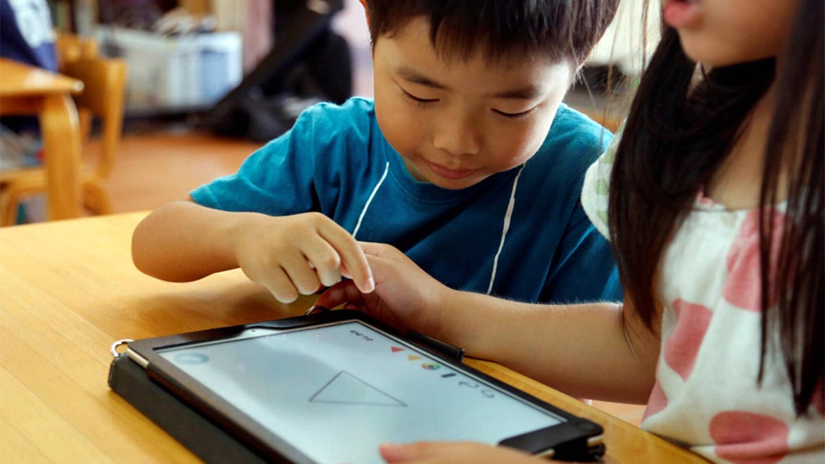 Có nên mua máy tính bảng cho trẻ em không?